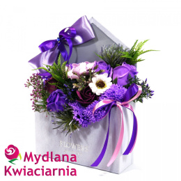 Bukiet kwiatów mydlanych Lawendowy Podarunek - lawendowy flower box koperta