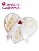 Białe róże mydlane w serduszku - zestaw Kiss