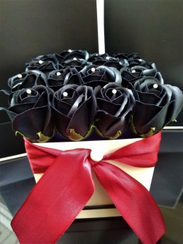 Kwiaty Mydlane FlowerBox bukiet LUX 18 róż- czarny